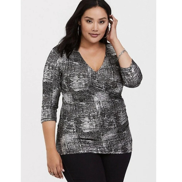 TORRID Women’s Size 0 Black Foil Surplice Front Tee Blouse - Picture 2 of 4